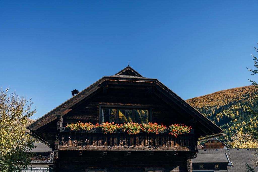 Nespecifikovaný výhled na hory nebo výhled na hory při pohledu z aparthotelu