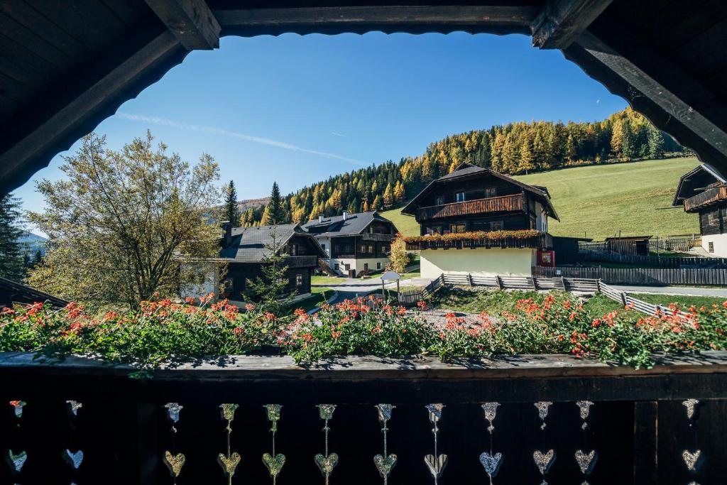 Nespecifikovaný výhled na hory nebo výhled na hory při pohledu z aparthotelu