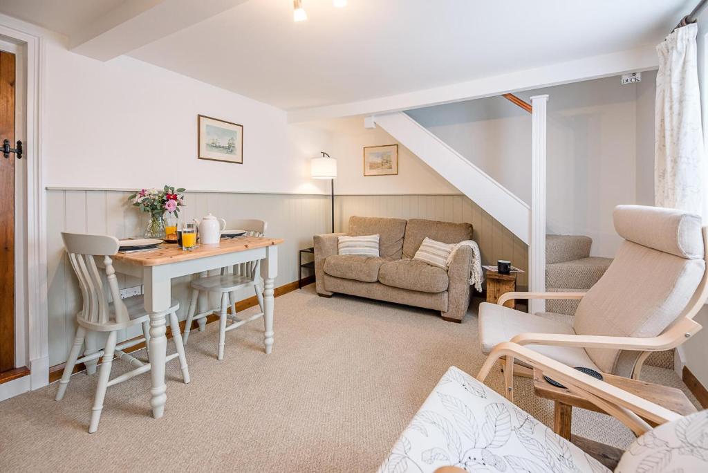 North Cottage, Alderton 4