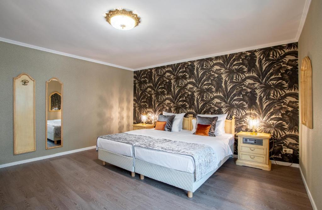Cama ou camas em um quarto em Villa Westend Hotel an der Messe