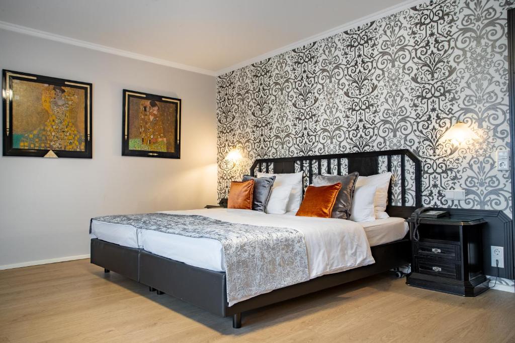 Cama ou camas em um quarto em Villa Westend Hotel an der Messe