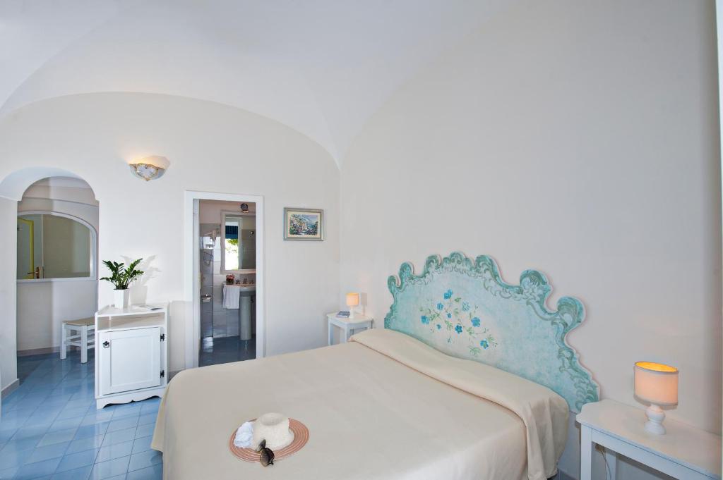 Double or Twin Room with Partial Sea View