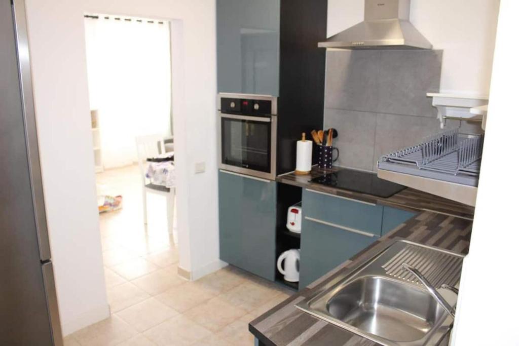 Kuchyňa alebo kuchynka v ubytovaní CASA FULVIO FUERTEVENTURA