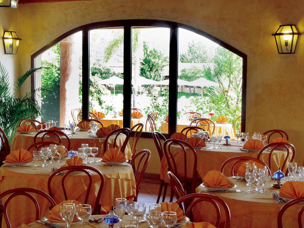 Restauracja lub miejsce do jedzenia w obiekcie iGV Club Santagiusta