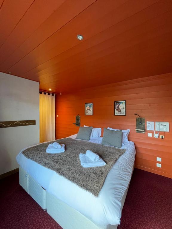 Hôtel La Chaumière - Chambre Triple Confort - Petit-Déjeuner Gratuit