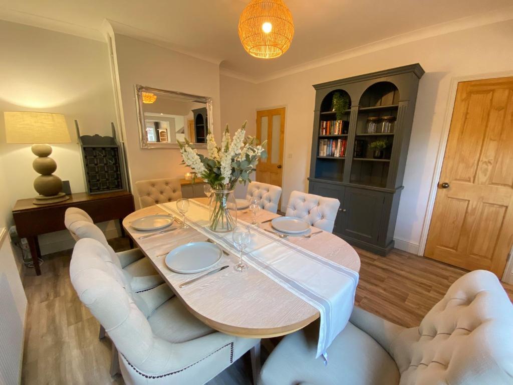 Refurbished Victorian Villa- Free Parking- Sleeps6 5