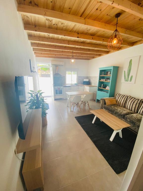 TV a/nebo společenská místnost v ubytování Apartment Alma 1
