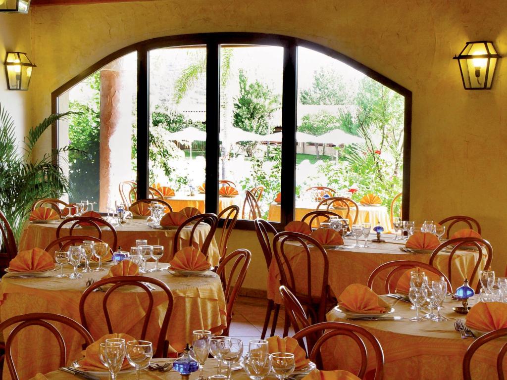 Restauracja lub miejsce do jedzenia w obiekcie iGV Club Santagiusta