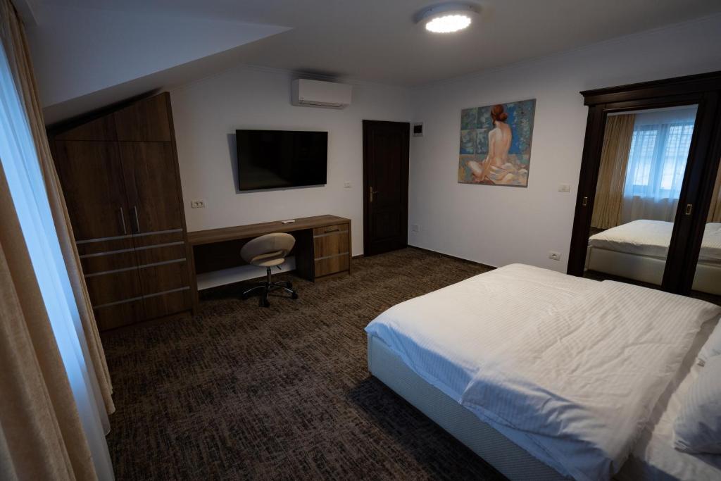 Postel nebo postele na pokoji v ubytování Pensiunea White Residence