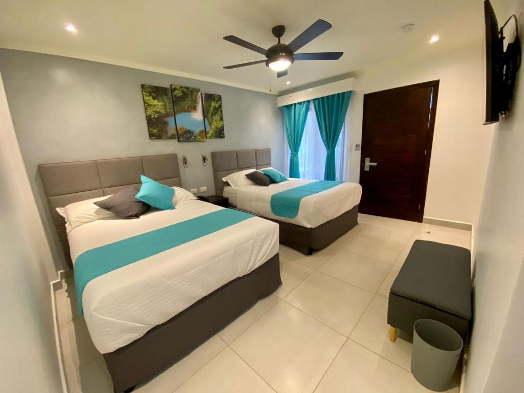 Кровать или кровати в номере Hotel Naoz