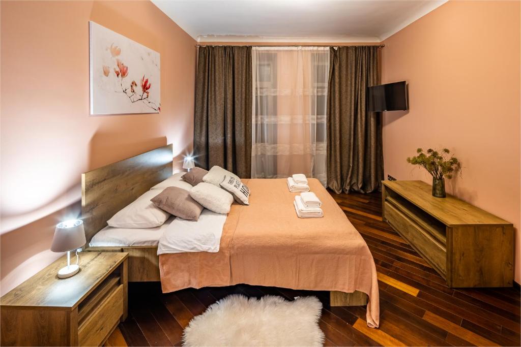 The MAIN square! 2 separated bedrooms, balcony фото 7