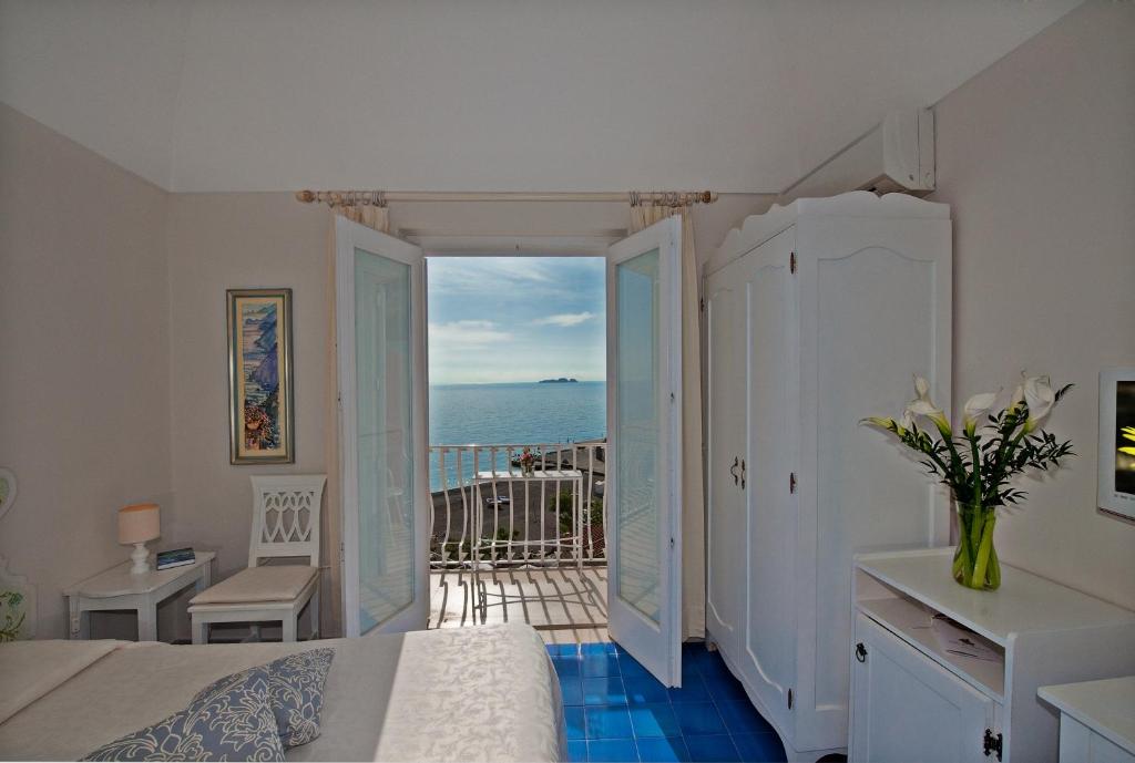 Double Room with Balcony and Sea View