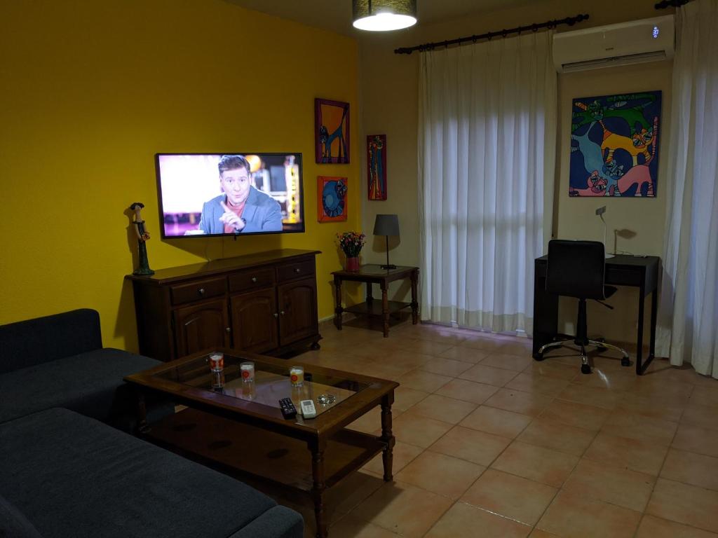 a living room with a couch and a flat screen tv at Apartamento zona residencial Montesol in La Eliana