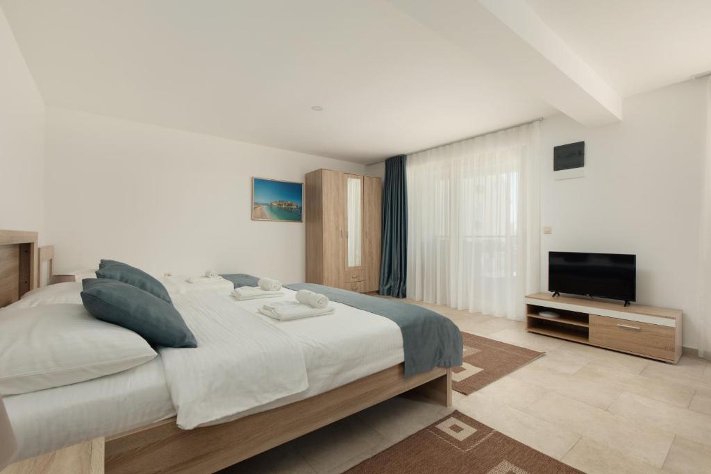 TV a/nebo společenská místnost v ubytování Apartments Jovan