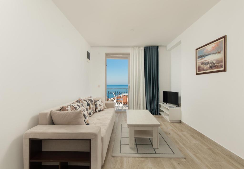 TV a/nebo společenská místnost v ubytování Apartments Jovan