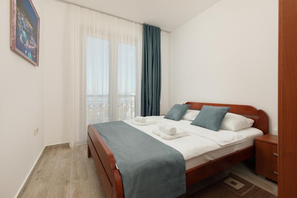 Postel nebo postele na pokoji v ubytování Apartments Jovan