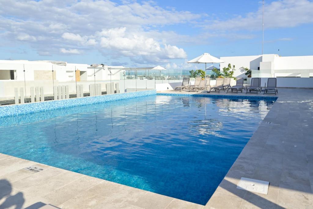 Piscina o búsqueda de Brand New & Lovely 1BR Apartment PDC Rooftop Pool, Gimnasio y Pool Table Buenas comodidades