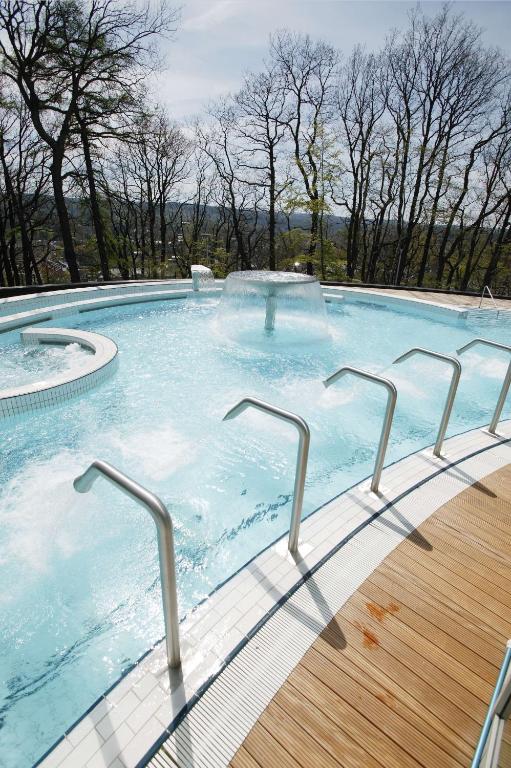 Bazén v ubytování Van der Valk Hotel Spa nebo v jeho okolí