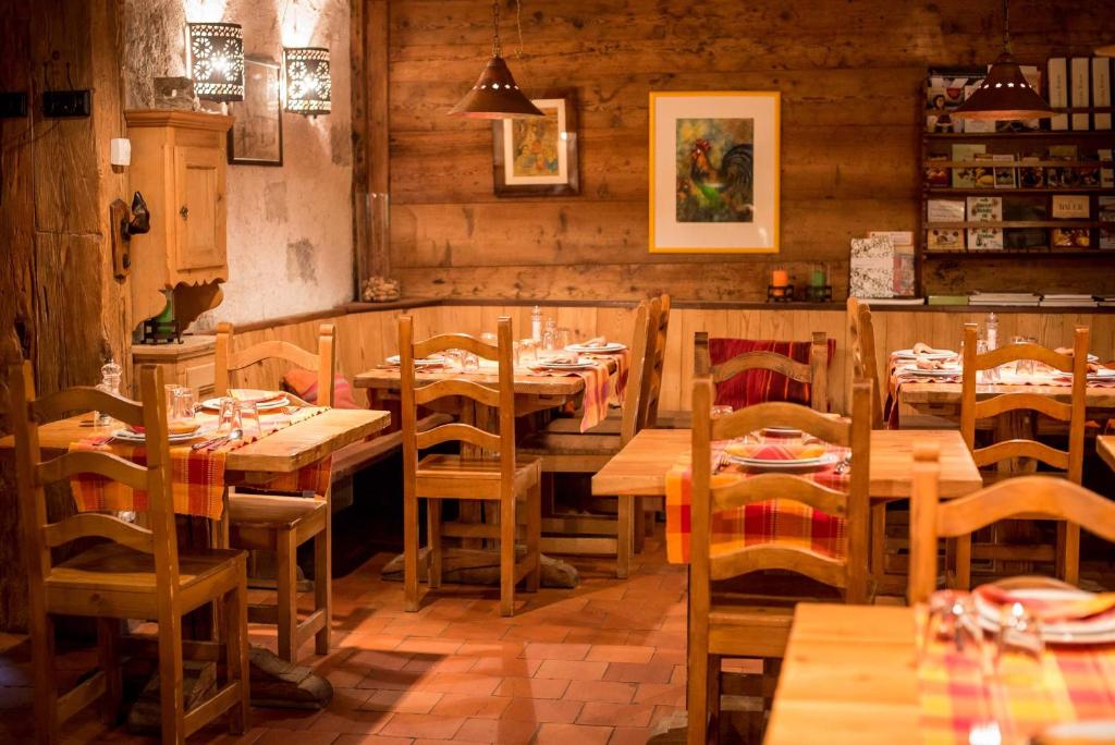 Reštaurácia alebo iné gastronomické zariadenie v ubytovaní Baite Di Pra