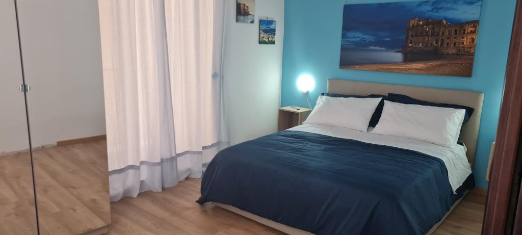 A bed or beds in a room at Napoli Blu Gardenia B&B