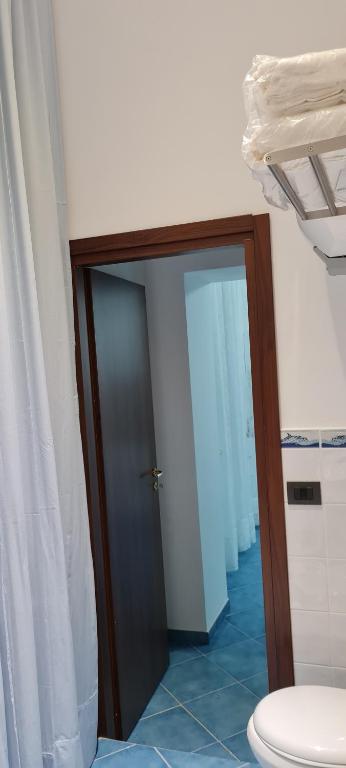 A bathroom at Napoli Blu Gardenia B&B