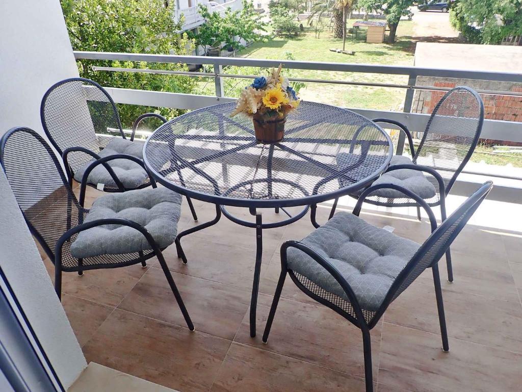Balkón alebo terasa v ubytovaní Apartment in Starigrad-Paklenica 41710