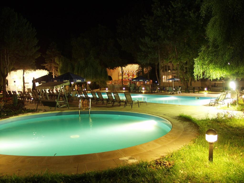 Bazén v ubytování Cocor Spa Hotel nebo v jeho okolí