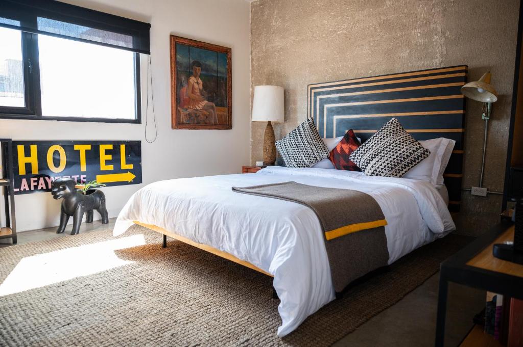 Postel nebo postele na pokoji v ubytování Hotel Boutique Lafayette Tijuana