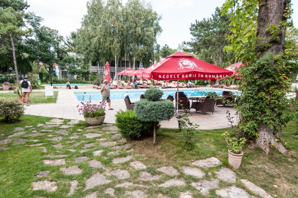 Bazén v ubytování Cocor Spa Hotel nebo v jeho okolí