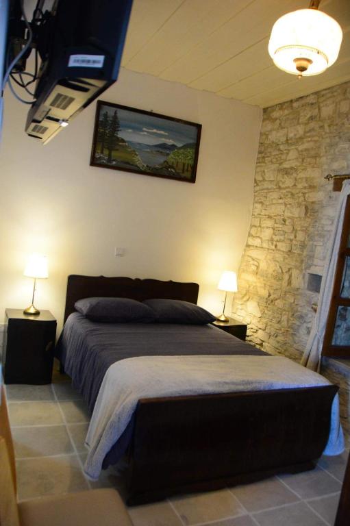 Postel nebo postele na pokoji v ubytování Lazaros Stonehouse