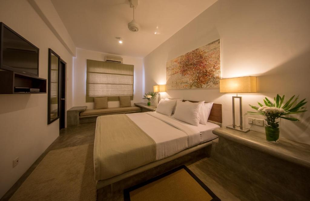 Postel nebo postele na pokoji v ubytování Nyne Hotels Lake Lodge, Colombo