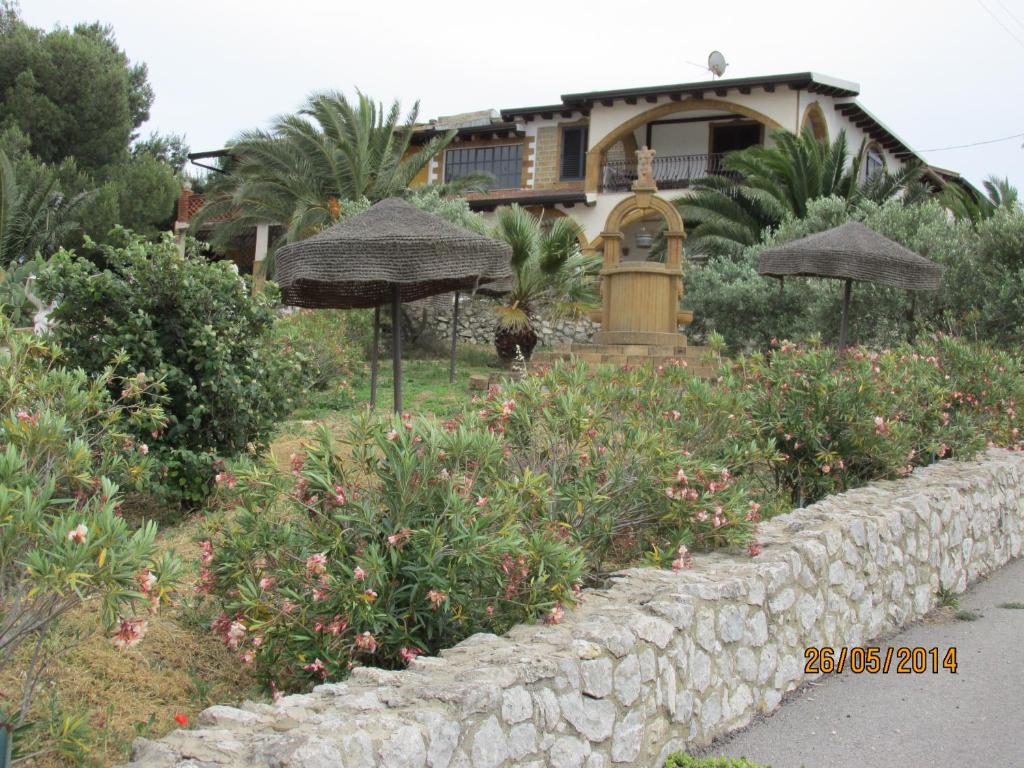 A garden outside Agriturismo Reggia Saracena