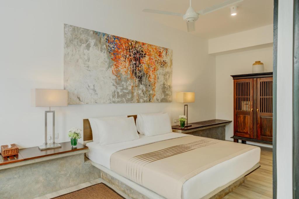 Postel nebo postele na pokoji v ubytování Nyne Hotels Lake Lodge, Colombo