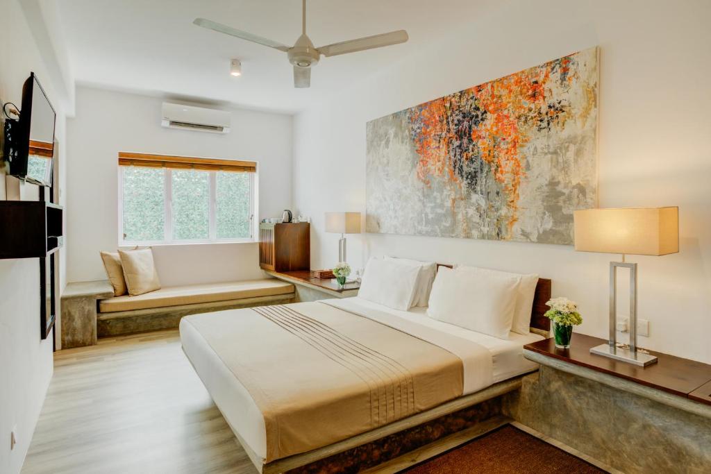 Postel nebo postele na pokoji v ubytování Nyne Hotels Lake Lodge, Colombo