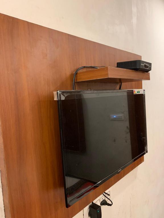TV a/nebo společenská místnost v ubytování Hotel Ashoka Ganages