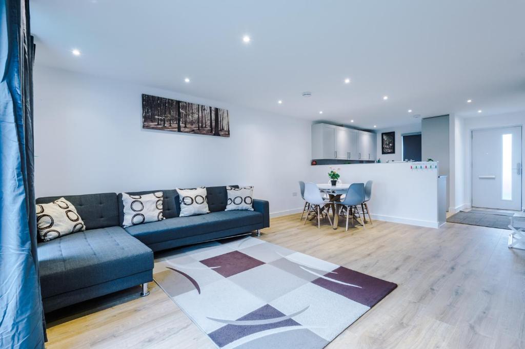 PIPI HOMES - Three-Bedroom House