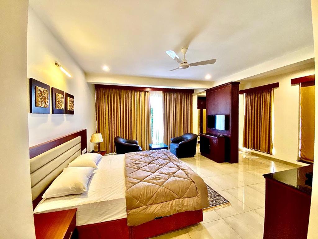 Kamat's Hilltop Leisure - Deluxe King Room