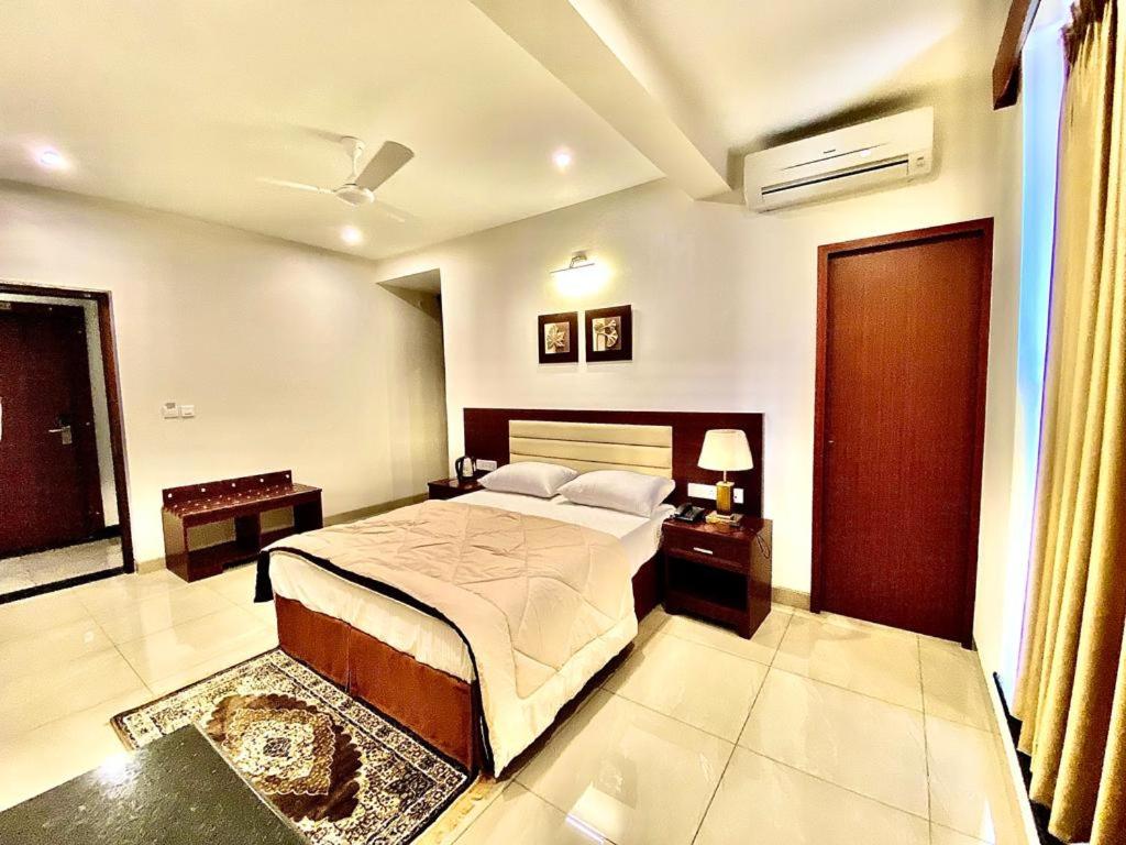 Kamat's Hilltop Leisure - Sala De Reina De Lujo