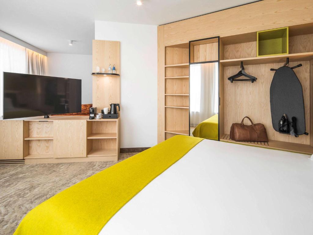 Televízia a/alebo spoločenská miestnosť v ubytovaní Mercure Katowice Centrum