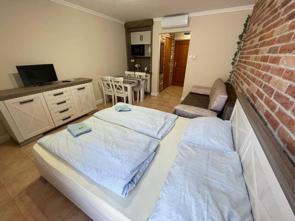 Łóżko lub łóżka w pokoju w obiekcie Dalma Apartment