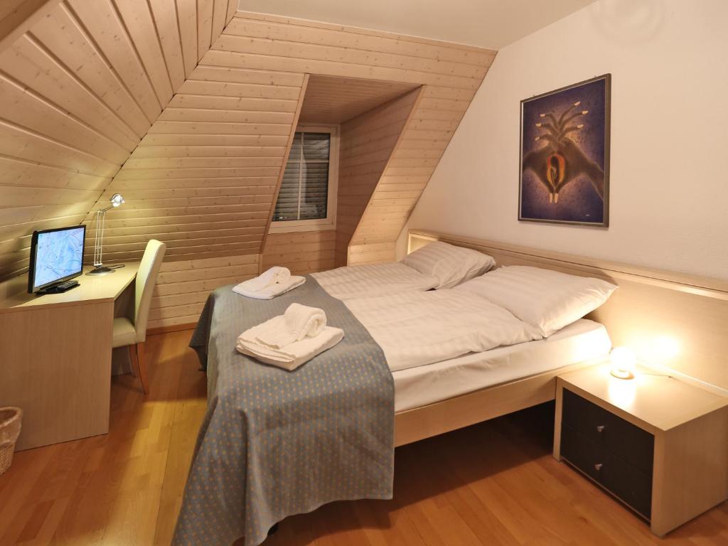 Postel nebo postele na pokoji v ubytování Hôtel du Cheval Blanc - City center