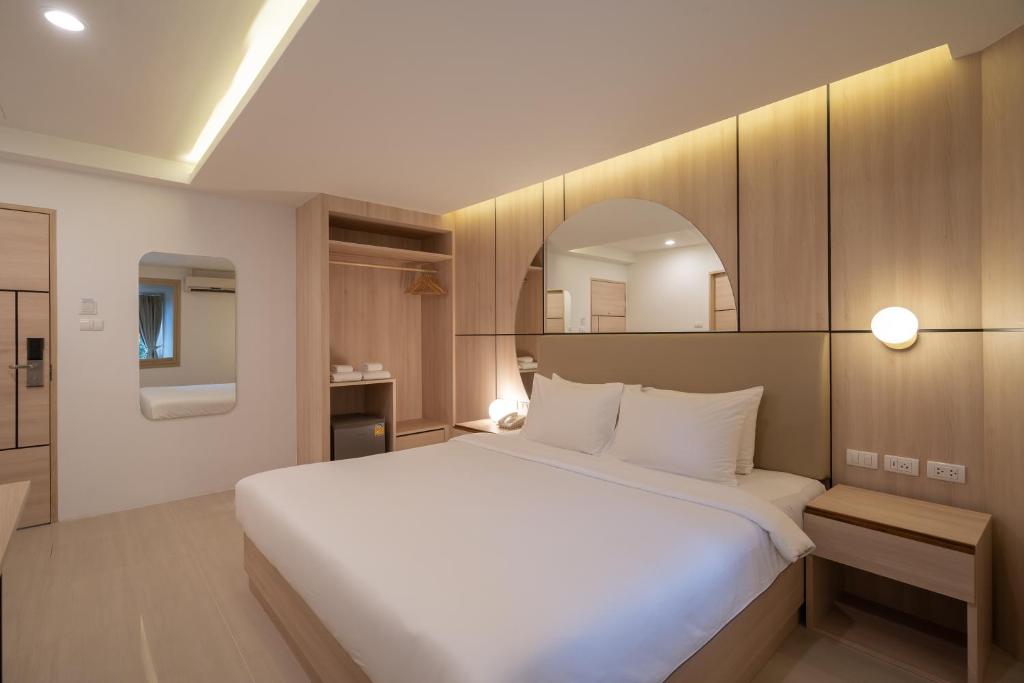 Postel nebo postele na pokoji v ubytování Bedline Hotel - SHA Certified