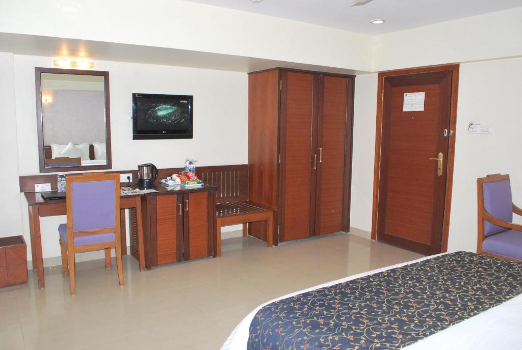TV a/nebo společenská místnost v ubytování Hotel Abigail Regency