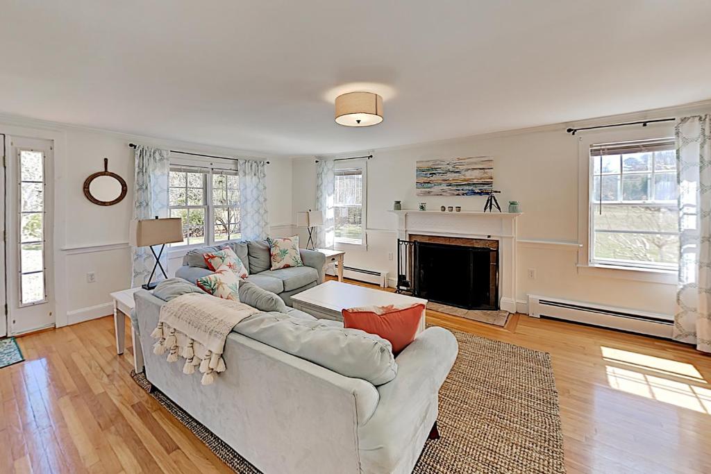 West Hyannisport Farmhouse, Hyannis (updated prices 2024)