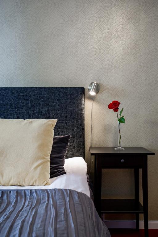 Postel nebo postele na pokoji v ubytování Duvan Hotell & Konferens