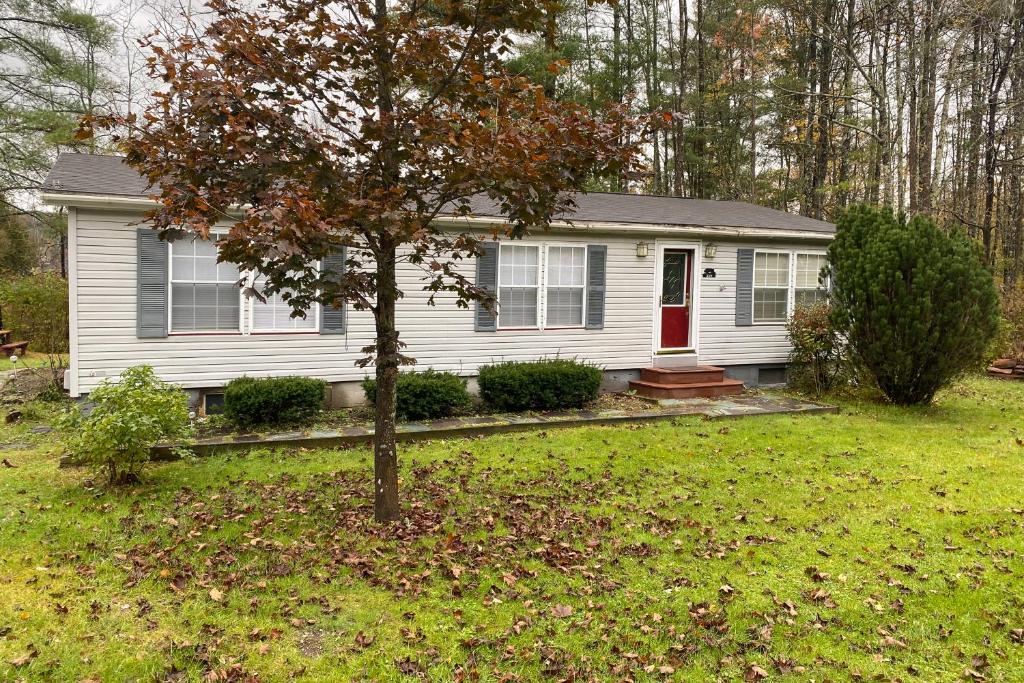 Cozy on Lake Bomoseen, Castleton (updated prices 2024)