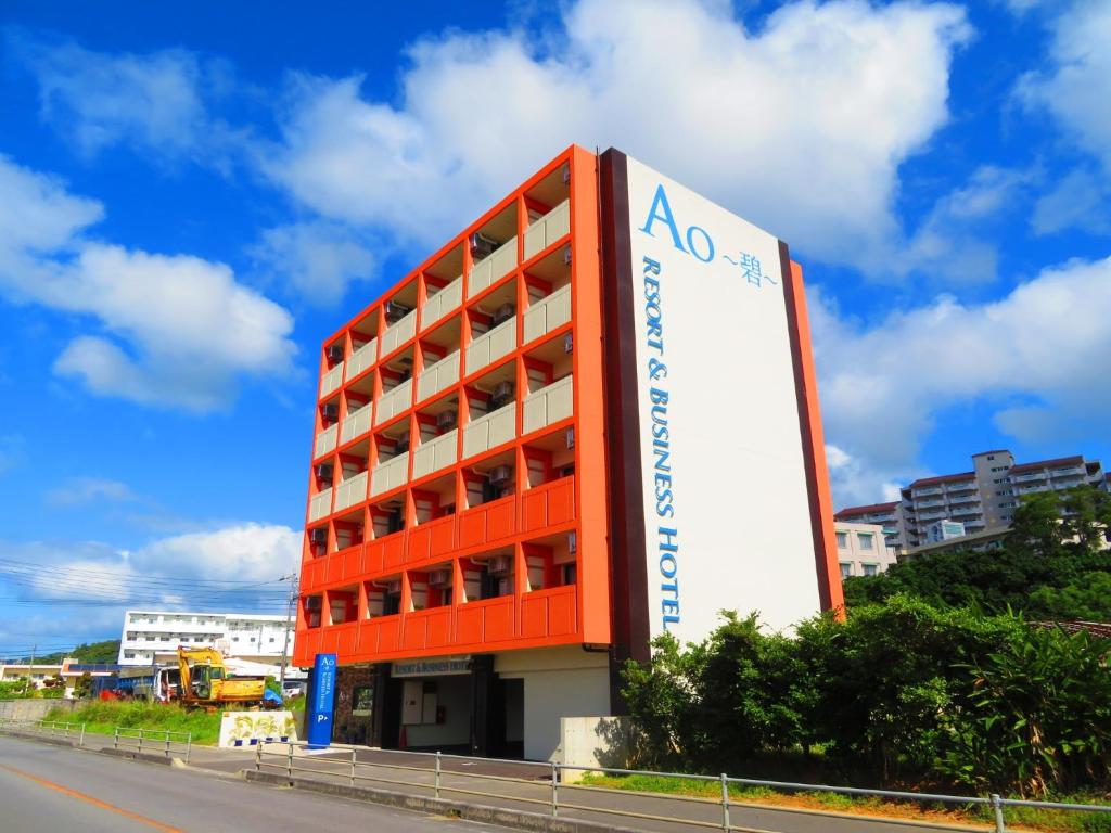 un edificio naranja y blanco al lado de una carretera en Ao-Ao-Hotel - Vacation STAY 29367v, en Nago