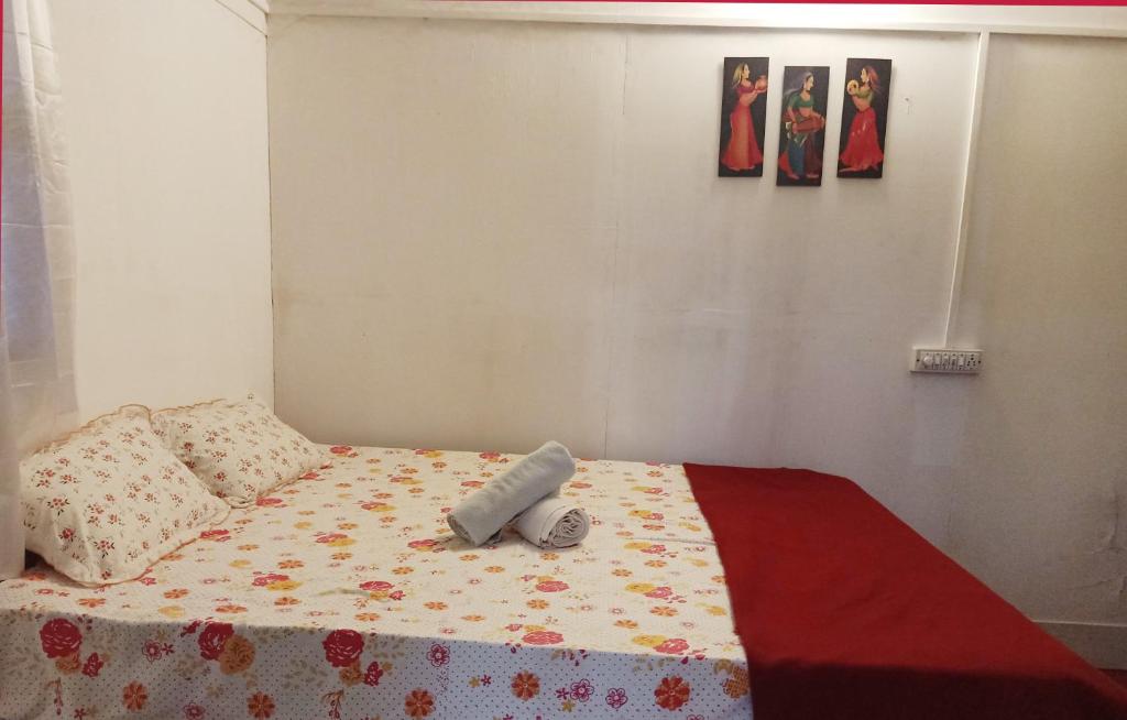 Voodi või voodid majutusasutuse SHIV SAI HUTS toas