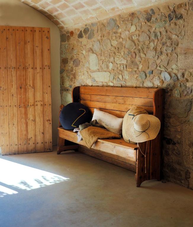A seating area at Mas Rauric