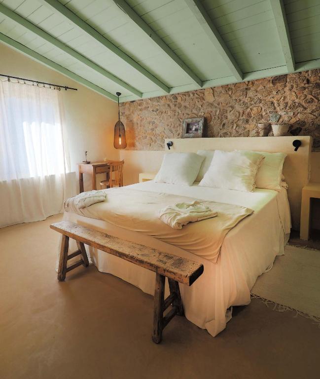 A bed or beds in a room at Mas Rauric